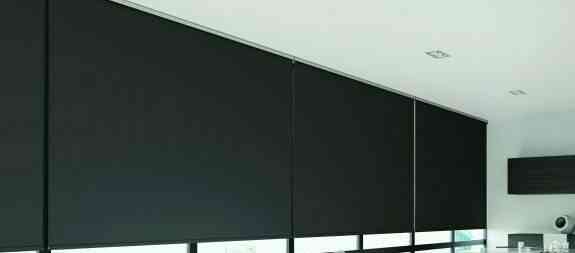 BLACK ROLLER BLIND